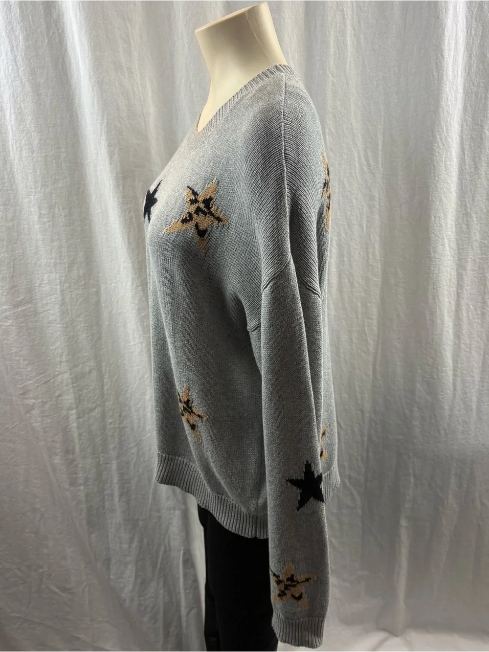 Rails Perci Star Sweater in the color Heather Grey Animal Stars M - Picture 6 of 12